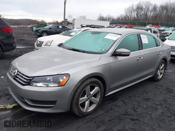 ✅ 2013 Volkswagen Passat SE • VIN: 1VWBP7A34DC110198 • Lot: 44121042. Wystawiony na IAAI z przebiegiem 208 314 mil. Bezpłatny archiwum sprzedaży aukcyjnych z USA i szczegółowy raport historii pojazdu na DreamBid. Zdjęcie 2.