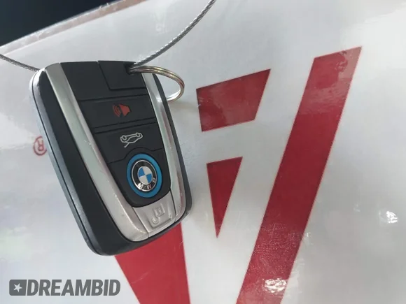 ✅ 2019 BMW i8 • VIN: WBY2Z6C5XKVG98018 • Lot: 42621782. Listed on IAAI with 59,985 mi. Free auction sales archive from the USA and detailed vehicle history report at DreamBid. Image 11.