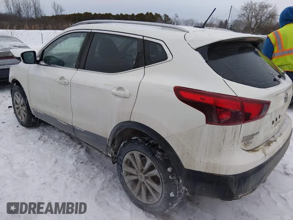 ✅ 2017 Nissan Rogue SL • VIN: JN1BJ1CR4HW106467 • Lot: 44336586. Wystawiony na IAAI z przebiegiem 135 490 mil. Bezpłatny archiwum sprzedaży aukcyjnych z USA i szczegółowy raport historii pojazdu na DreamBid. Zdjęcie 3.