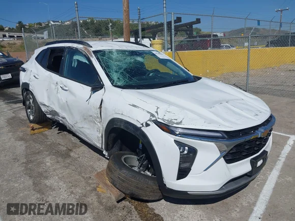 ✅ 2026 Chevrolet Trax LT • VIN: KL77LHEP6TC120752 • Лот: 44798098. Опубликован ранее на IAAI с пробегом 82 миль. Бесплатный доступ к архиву аукционных продаж из США и подробный отчёт об истории автомобиля на DreamBid. Изображение 1.