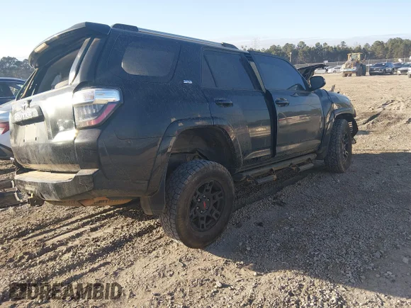 ✅ 2020 Toyota 4Runner TRD Off Road • VIN: JTEBU5JR8L5805741 • Lot: 44147717. Wystawiony na IAAI z przebiegiem Nie podano. Bezpłatny archiwum sprzedaży aukcyjnych z USA i szczegółowy raport historii pojazdu na DreamBid. Zdjęcie 4.