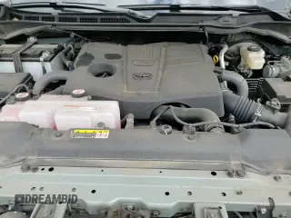 ✅ 2025 Toyota Tundra SR5 • VIN: 5TFWA5DB4SX258015 • Lot: 85665805. Wystawiony na Copart z przebiegiem 21 040 mil. Bezpłatny archiwum sprzedaży aukcyjnych z USA i szczegółowy raport historii pojazdu na DreamBid. Zdjęcie 13.