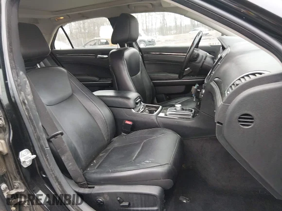 ✅ 2018 Chrysler 300 Limited • VIN: 2C3CCAKG9JH268180 • Lot: 44445215. Wystawiony na IAAI z przebiegiem 143 268 mil. Bezpłatny archiwum sprzedaży aukcyjnych z USA i szczegółowy raport historii pojazdu na DreamBid. Zdjęcie 5.