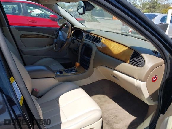 ✅ 2003 Jaguar S-Type • VIN: SAJEA01T13FM70486 • Lot: 41989501. Wystawiony na IAAI z przebiegiem 100 109 mil. Bezpłatny archiwum sprzedaży aukcyjnych z USA i szczegółowy raport historii pojazdu na DreamBid. Zdjęcie 5.