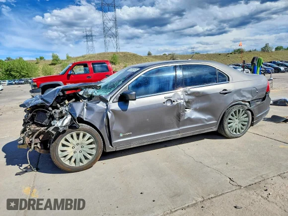 ✅ 2011 Ford Fusion Hybrid • VIN: 3FADP0L35BR141559 • Lot: 57243576. Wystawiony na Copart z przebiegiem Nie podano. Bezpłatny archiwum sprzedaży aukcyjnych z USA i szczegółowy raport historii pojazdu na DreamBid. Zdjęcie 1.