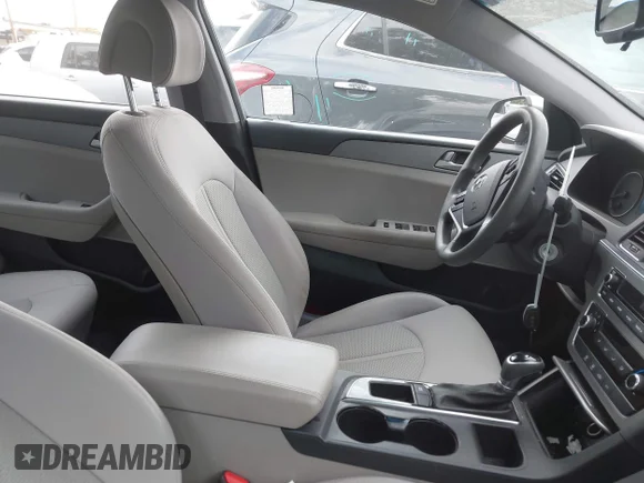 ✅ 2017 Hyundai Sonata 2.4L • VIN: 5NPE24AF4HH565988 • Lot: 45212902. Wystawiony na IAAI z przebiegiem 24 849 mil. Bezpłatny archiwum sprzedaży aukcyjnych z USA i szczegółowy raport historii pojazdu na DreamBid. Zdjęcie 5.