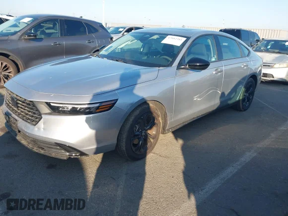 ✅ 2025 Honda Accord SE • VIN: 1HGCY1F42SA025518 • Lot: 43882381. Wystawiony na IAAI z przebiegiem 10 808 mil. Bezpłatny archiwum sprzedaży aukcyjnych z USA i szczegółowy raport historii pojazdu na DreamBid. Zdjęcie 2.