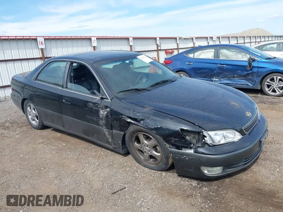 ✅ 1999 Lexus ES 300 • VIN: JT8BF28G2X5053606 • Lot: 42427111. Wystawiony na IAAI z przebiegiem 137 642 mil. Bezpłatny archiwum sprzedaży aukcyjnych z USA i szczegółowy raport historii pojazdu na DreamBid. Zdjęcie 1.