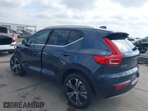 ✅ 2022 Volvo XC40 Inscription • VIN: YV4162UL4N2697409 • Lot: 43710282. Wystawiony na IAAI z przebiegiem 11 350 mil. Bezpłatny archiwum sprzedaży aukcyjnych z USA i szczegółowy raport historii pojazdu na DreamBid. Zdjęcie 3.