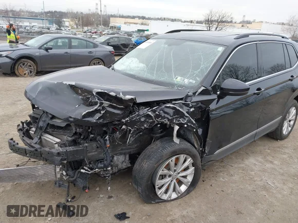 ✅ 2018 Volkswagen Tiguan SEL • VIN: 3VV2B7AX7JM138853 • Lot: 44093681. Wystawiony na IAAI z przebiegiem 121 849 mil. Bezpłatny archiwum sprzedaży aukcyjnych z USA i szczegółowy raport historii pojazdu na DreamBid. Zdjęcie 6.
