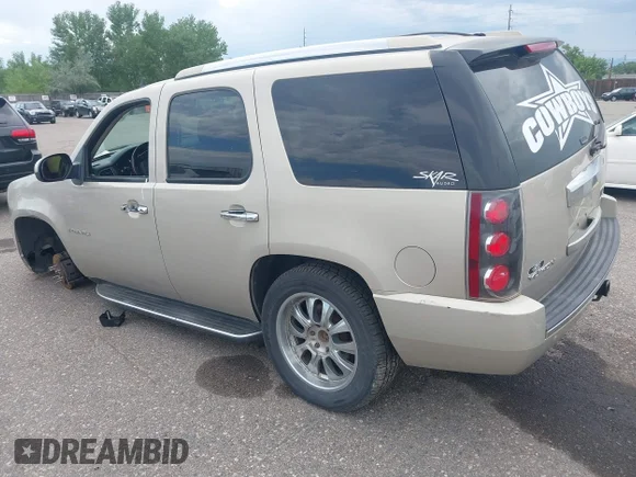 ✅ 2007 GMC Yukon Denali • VIN: 1GKFK63877J364899 • Лот: 40015482. Опубліковано раніше на IAAI з пробігом 212 878 миль. Безкоштовний доступ до архіву аукціонних продажів зі США та докладний звіт про історію автомобіля на DreamBid. Зображення 3.
