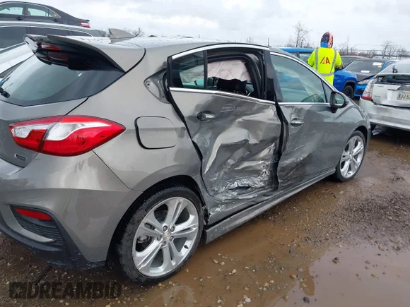 ✅ 2018 Chevrolet Cruze Premier • VIN: 3G1BF6SM7JS613150 • Лот: 44584422. Опубліковано раніше на IAAI з пробігом 14 475 миль. Безкоштовний доступ до архіву аукціонних продажів зі США та докладний звіт про історію автомобіля на DreamBid. Зображення 6.