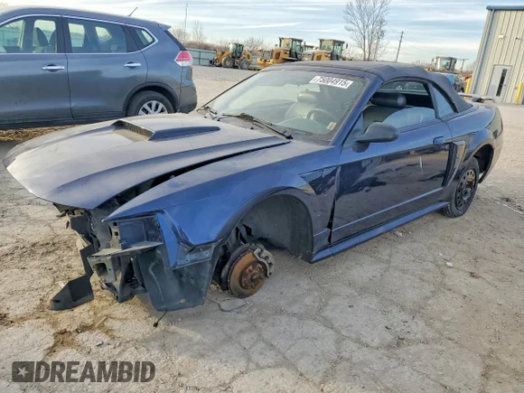 ✅ 2002 Ford Mustang GT Deluxe • VIN: 1FAFP45XX2F236180 • Lot: 75004915. Wystawiony na Copart z przebiegiem Nie podano. Bezpłatny archiwum sprzedaży aukcyjnych z USA i szczegółowy raport historii pojazdu na DreamBid. Zdjęcie 1.