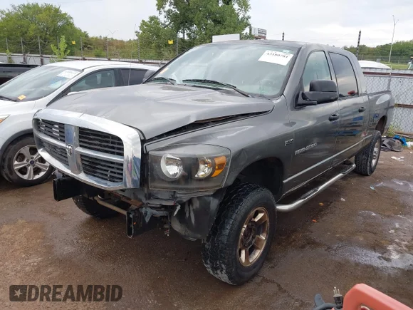 ✅ 2006 Dodge 2500 SLT • VIN: 3D7KS29DX6G194258 • Lot: 43180781. Wystawiony na IAAI z przebiegiem 134 472 mil. Bezpłatny archiwum sprzedaży aukcyjnych z USA i szczegółowy raport historii pojazdu na DreamBid. Zdjęcie 2.