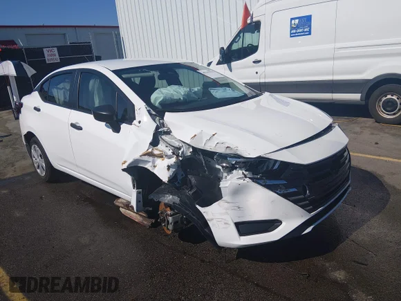 ✅ 2024 Nissan Versa S • VIN: 3N1CN8DVXRL909790 • Lot: 45241913. Wystawiony na IAAI z przebiegiem 18 411 mil. Bezpłatny archiwum sprzedaży aukcyjnych z USA i szczegółowy raport historii pojazdu na DreamBid. Zdjęcie 1.