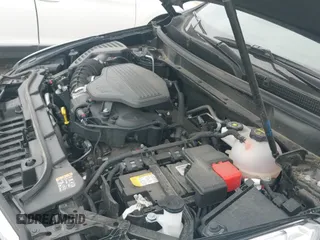 ✅ 2025 Cadillac XT5 AWD Premium Luxury • VIN: 1GYKNDRSXSZ120516 • Lot: 42800340. Wystawiony na IAAI z przebiegiem 15 842 mil. Bezpłatny archiwum sprzedaży aukcyjnych z USA i szczegółowy raport historii pojazdu na DreamBid. Zdjęcie 19.