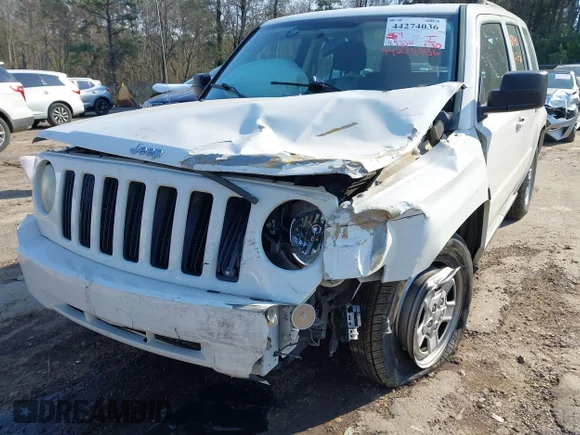 ✅ 2010 Jeep Patriot Sport • VIN: 1J4NT2GB3AD589615 • Lot: 44274036. Wystawiony na IAAI z przebiegiem 119 336 mil. Bezpłatny archiwum sprzedaży aukcyjnych z USA i szczegółowy raport historii pojazdu na DreamBid. Zdjęcie 6.