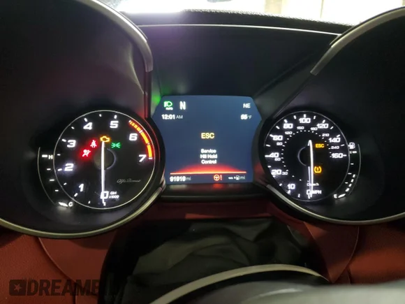 ✅ 2017 Alfa Romeo Giulia • VIN: ZARFAEDN3H7543975 • Лот: 47183084. Опубліковано раніше на Copart з пробігом 91 919 миль. Безкоштовний доступ до архіву аукціонних продажів зі США та докладний звіт про історію автомобіля на DreamBid. Зображення 9.