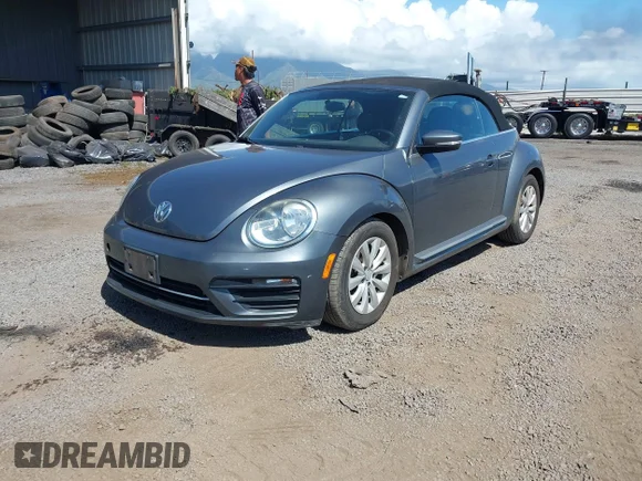✅ 2018 Volkswagen Beetle S • VIN: 3VW5DAAT0JM515472 • Лот: 44983976. Опубликован ранее на IAAI с пробегом 49 327 миль. Бесплатный доступ к архиву аукционных продаж из США и подробный отчёт об истории автомобиля на DreamBid. Изображение 2.