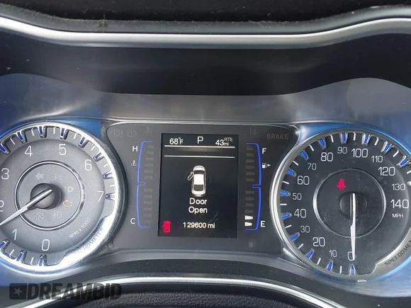 ✅ 2015 Chrysler 200 Limited • VIN: 1C3CCCAB8FN687671 • Lot: 45221723. Wystawiony na IAAI z przebiegiem 129 600 mil. Bezpłatny archiwum sprzedaży aukcyjnych z USA i szczegółowy raport historii pojazdu na DreamBid. Zdjęcie 7.