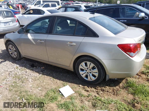 ✅ 2014 Chevrolet Cruze LS • VIN: 1G1PA5SH2E7371678 • Лот: 44800423. Опубліковано раніше на IAAI з пробігом 127 322 миль. Безкоштовний доступ до архіву аукціонних продажів зі США та докладний звіт про історію автомобіля на DreamBid. Зображення 3.