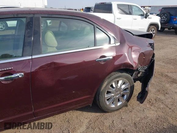 ✅ 2011 Lincoln MKZ • VIN: 3LNHL2GC8BR761850 • Lot: 44421627. Listed on IAAI with 91,320 mi. Free auction sales archive from the USA and detailed vehicle history report at DreamBid. Image 6.