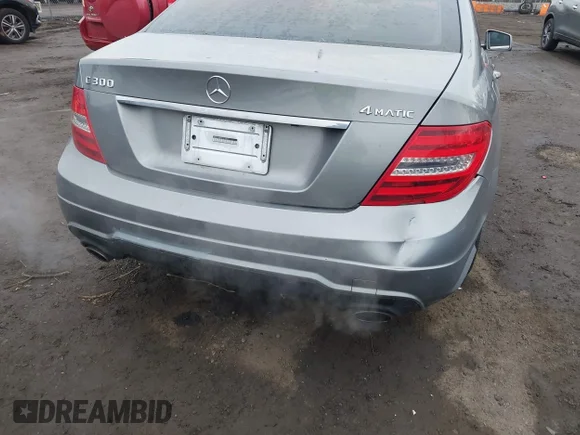✅ 2012 Mercedes-Benz C 300 Sport • VIN: WDDGF8BBXCR198442 • Lot: 44163854. Wystawiony na IAAI z przebiegiem 134 449 mil. Bezpłatny archiwum sprzedaży aukcyjnych z USA i szczegółowy raport historii pojazdu na DreamBid. Zdjęcie 12.