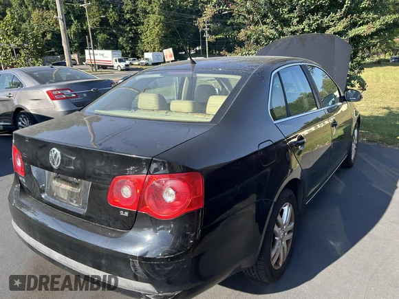 ✅ 2007 Volkswagen Jetta Wolfsburg Edition • VIN: 3VWEF71K77M074162 • Lot: 43317435. Wystawiony na IAAI z przebiegiem 191 752 mil. Bezpłatny archiwum sprzedaży aukcyjnych z USA i szczegółowy raport historii pojazdu na DreamBid. Zdjęcie 4.