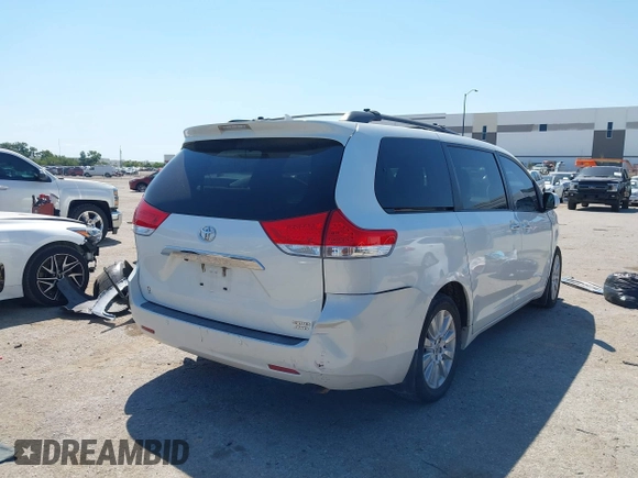 ✅ 2011 Toyota Sienna Limited • VIN: 5TDDK3DC0BS019889 • Lot: 43124862. Wystawiony na IAAI z przebiegiem Nie podano. Bezpłatny archiwum sprzedaży aukcyjnych z USA i szczegółowy raport historii pojazdu na DreamBid. Zdjęcie 4.