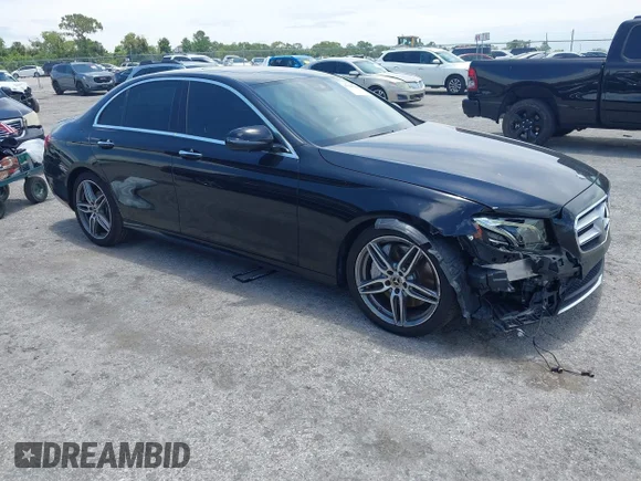 ✅ 2019 Mercedes-Benz E 300 • VIN: WDDZF4JB0KA571553 • Лот: 45308768. Опубликован ранее на IAAI с пробегом 126 902 миль. Бесплатный доступ к архиву аукционных продаж из США и подробный отчёт об истории автомобиля на DreamBid. Изображение 1.