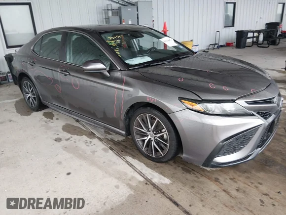 ✅ 2021 Toyota Camry SE • VIN: 4T1G11AK9MU546744 • Лот: 44908584. Опубліковано раніше на IAAI з пробігом 107 014 миль. Безкоштовний доступ до архіву аукціонних продажів зі США та докладний звіт про історію автомобіля на DreamBid. Зображення 1.