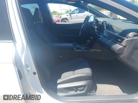 ✅ 2026 Toyota Camry LE • VIN: 4T1DAACK3TU211090 • Lot: 45085312. Wystawiony na IAAI z przebiegiem 8 129 mil. Bezpłatny archiwum sprzedaży aukcyjnych z USA i szczegółowy raport historii pojazdu na DreamBid. Zdjęcie 5.