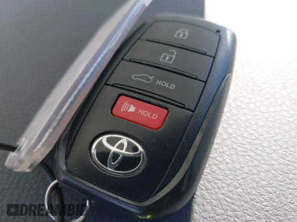✅ 2025 Toyota Camry LE • VIN: 4T1DAACK1SU007175 • Lot: 44621992. Wystawiony na IAAI z przebiegiem 39 916 mil. Bezpłatny archiwum sprzedaży aukcyjnych z USA i szczegółowy raport historii pojazdu na DreamBid. Zdjęcie 11.