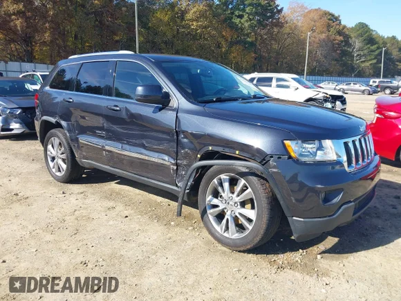 ✅ 2013 Jeep Grand Cherokee Laredo • VIN: 1C4RJEAT9DC533334 • Лот: 43622564. Опубликован ранее на IAAI с пробегом 142 887 миль. Бесплатный доступ к архиву аукционных продаж из США и подробный отчёт об истории автомобиля на DreamBid. Изображение 1.