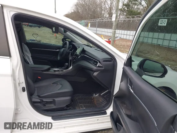 ✅ 2022 Toyota Camry SE • VIN: 4T1G11AK1NU673957 • Lot: 44098548. Listed on IAAI with 45,124 mi. Free auction sales archive from the USA and detailed vehicle history report at DreamBid. Image 5.
