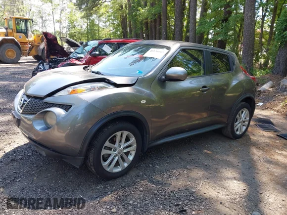 ✅ 2013 Nissan Juke S • VIN: JN8AF5MR7DT218423 • Lot: 45156065. Wystawiony na IAAI z przebiegiem 110 959 mil. Bezpłatny archiwum sprzedaży aukcyjnych z USA i szczegółowy raport historii pojazdu na DreamBid. Zdjęcie 2.