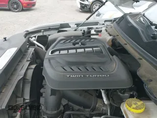 ✅ 2023 Jeep Grand Wagoneer Series II • VIN: 1C4SJSFP2PS556928 • Lot: 42484652. Wystawiony na IAAI z przebiegiem 57 946 mil. Bezpłatny archiwum sprzedaży aukcyjnych z USA i szczegółowy raport historii pojazdu na DreamBid. Zdjęcie 19.