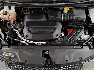 ✅ 2021 Chrysler Pacifica Touring L • VIN: 2C4RC1BGXMR604469 • Lot: 92296975. Wystawiony na Copart z przebiegiem 82 143 mil. Bezpłatny archiwum sprzedaży aukcyjnych z USA i szczegółowy raport historii pojazdu na DreamBid. Zdjęcie 14.