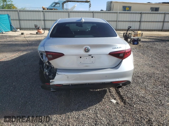 ✅ 2017 Alfa Romeo Giulia Ti • VIN: ZARFAECN6H7550369 • Лот: 37557893. Опубліковано раніше на Copart з пробігом 14 876 миль. Безкоштовний доступ до архіву аукціонних продажів зі США та докладний звіт про історію автомобіля на DreamBid. Зображення 6.