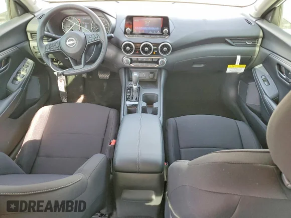 ✅ 2025 Nissan Sentra S • VIN: 3N1AB8BV3SY225174 • Lot: 46948986. Wystawiony na Copart z przebiegiem 234 mil. Bezpłatny archiwum sprzedaży aukcyjnych z USA i szczegółowy raport historii pojazdu na DreamBid. Zdjęcie 8.