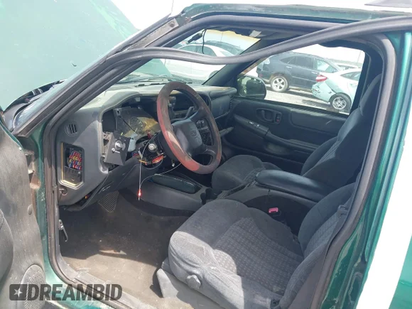✅ 1999 Chevrolet Blazer • VIN: 1GNDT13W7XK133052 • Lot: 44897745. Wystawiony na IAAI z przebiegiem 152 816 mil. Bezpłatny archiwum sprzedaży aukcyjnych z USA i szczegółowy raport historii pojazdu na DreamBid. Zdjęcie 5.