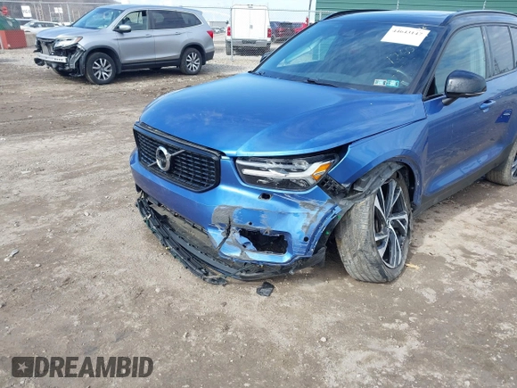 ✅ 2020 Volvo XC40 R-Design • VIN: YV4162UM5L2321260 • Lot: 44643147. Wystawiony na IAAI z przebiegiem 58 863 mil. Bezpłatny archiwum sprzedaży aukcyjnych z USA i szczegółowy raport historii pojazdu na DreamBid. Zdjęcie 6.
