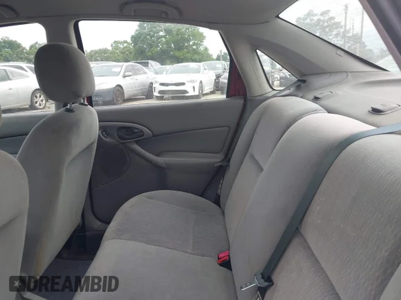 ✅ 2001 Ford Focus SE • VIN: 1FAFP34371W155466 • Lot: 45202470. Listed on IAAI with 152,390 mi. Free auction sales archive from the USA and detailed vehicle history report at DreamBid. Image 8.