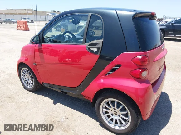 ✅ 2011 Smart fortwo Pure • VIN: WMEEJ3BAXBK498470 • Лот: 45357664. Опубліковано раніше на IAAI з пробігом 87 017 миль. Безкоштовний доступ до архіву аукціонних продажів зі США та докладний звіт про історію автомобіля на DreamBid. Зображення 3.