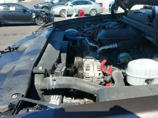 2008 Chevrolet Silverado 3500HD SRW LTZ с VIN 1GCHK336X8F203758, выставлен на аукционе IAAI как лот 42813487 с пробегом 278 562 миль миль и . История ставок и продаж доступна на DreamBid. Изображение 21.