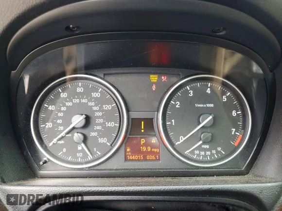✅ 2009 BMW 3 Series 328i xDrive • VIN: WBAPK73569A452662 • Lot: 56871036. Wystawiony na Copart z przebiegiem 144 015 mil. Bezpłatny archiwum sprzedaży aukcyjnych z USA i szczegółowy raport historii pojazdu na DreamBid. Zdjęcie 9.