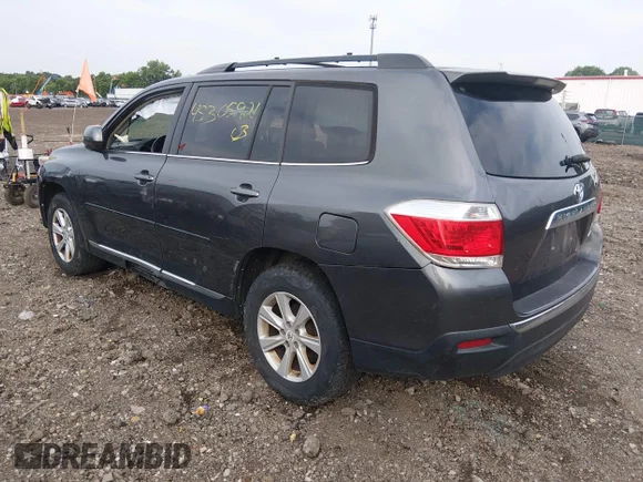 ✅ 2013 Toyota Highlander • VIN: 5TDBK3EH8DS186389 • Лот: 45305921. Опубліковано раніше на IAAI з пробігом 217 250 миль. Безкоштовний доступ до архіву аукціонних продажів зі США та докладний звіт про історію автомобіля на DreamBid. Зображення 3.