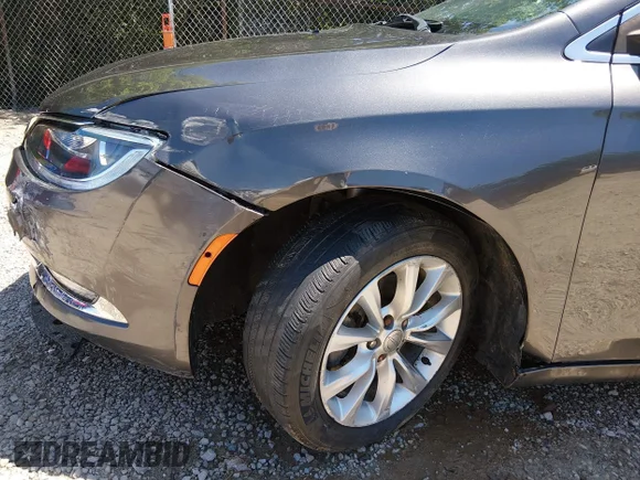 ✅ 2015 Chrysler 200 C • VIN: 1C3CCCCB5FN565749 • Lot: 45240507. Wystawiony na IAAI z przebiegiem 172 662 mil. Bezpłatny archiwum sprzedaży aukcyjnych z USA i szczegółowy raport historii pojazdu na DreamBid. Zdjęcie 6.
