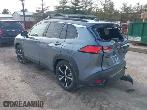 ✅ 2025 Toyota Corolla Cross Hybrid S • VIN: 7MUFBABG3SV076256 • Lot: 43968275. Wystawiony na IAAI z przebiegiem 5 524 mil. Bezpłatny archiwum sprzedaży aukcyjnych z USA i szczegółowy raport historii pojazdu na DreamBid. Zdjęcie 3.