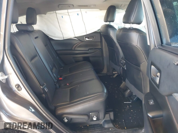 ✅ 2019 Toyota Highlander Limited Platinum • VIN: 5TDDZRFH6KS925486 • Lot: 44032178. Wystawiony na IAAI z przebiegiem 109 696 mil. Bezpłatny archiwum sprzedaży aukcyjnych z USA i szczegółowy raport historii pojazdu na DreamBid. Zdjęcie 8.